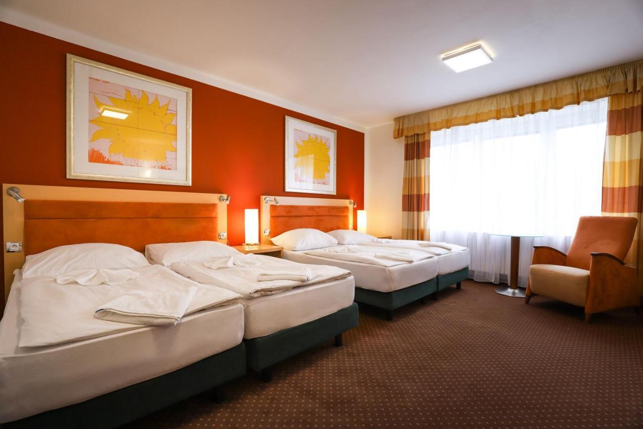 Active & Wellness Hotel Subterra Ostrov  Dış mekan fotoğraf