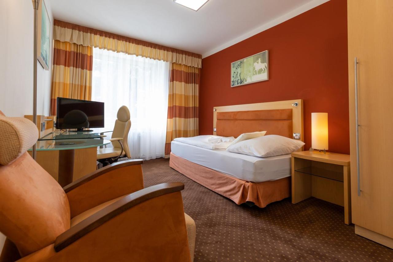 Active & Wellness Hotel Subterra Ostrov  Dış mekan fotoğraf