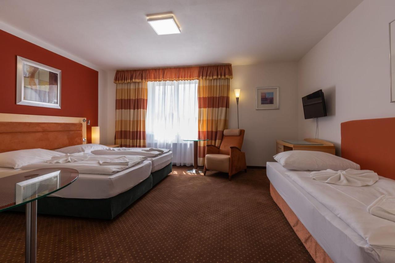 Active & Wellness Hotel Subterra Ostrov  Dış mekan fotoğraf