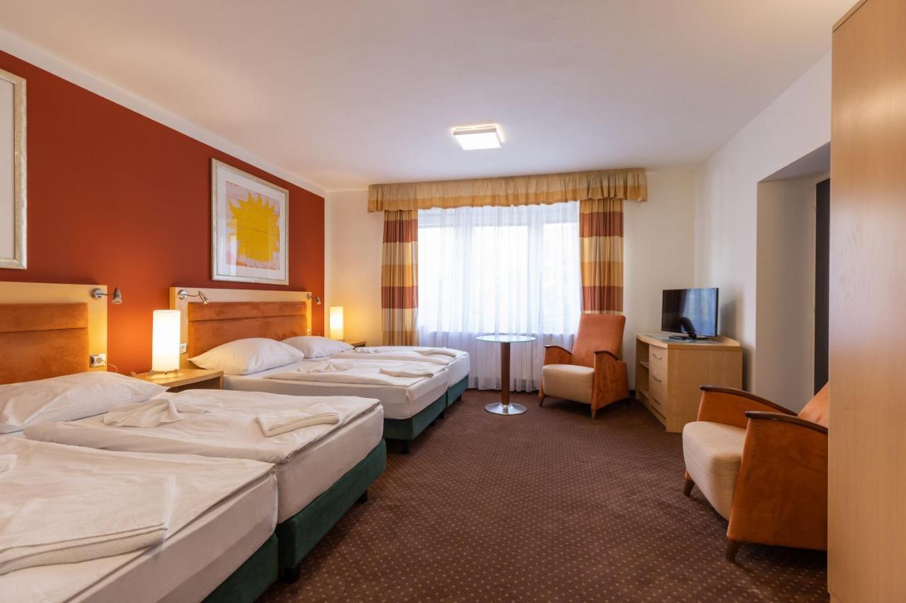 Active & Wellness Hotel Subterra Ostrov  Dış mekan fotoğraf