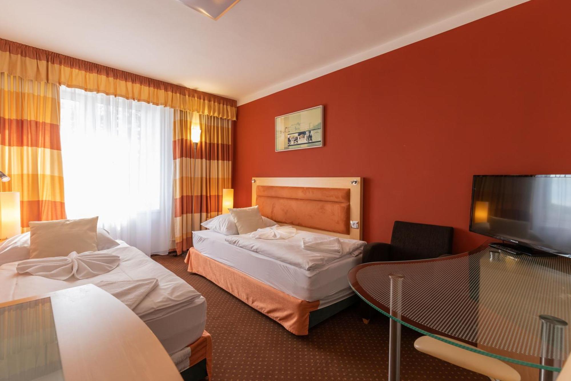 Active & Wellness Hotel Subterra Ostrov  Oda fotoğraf