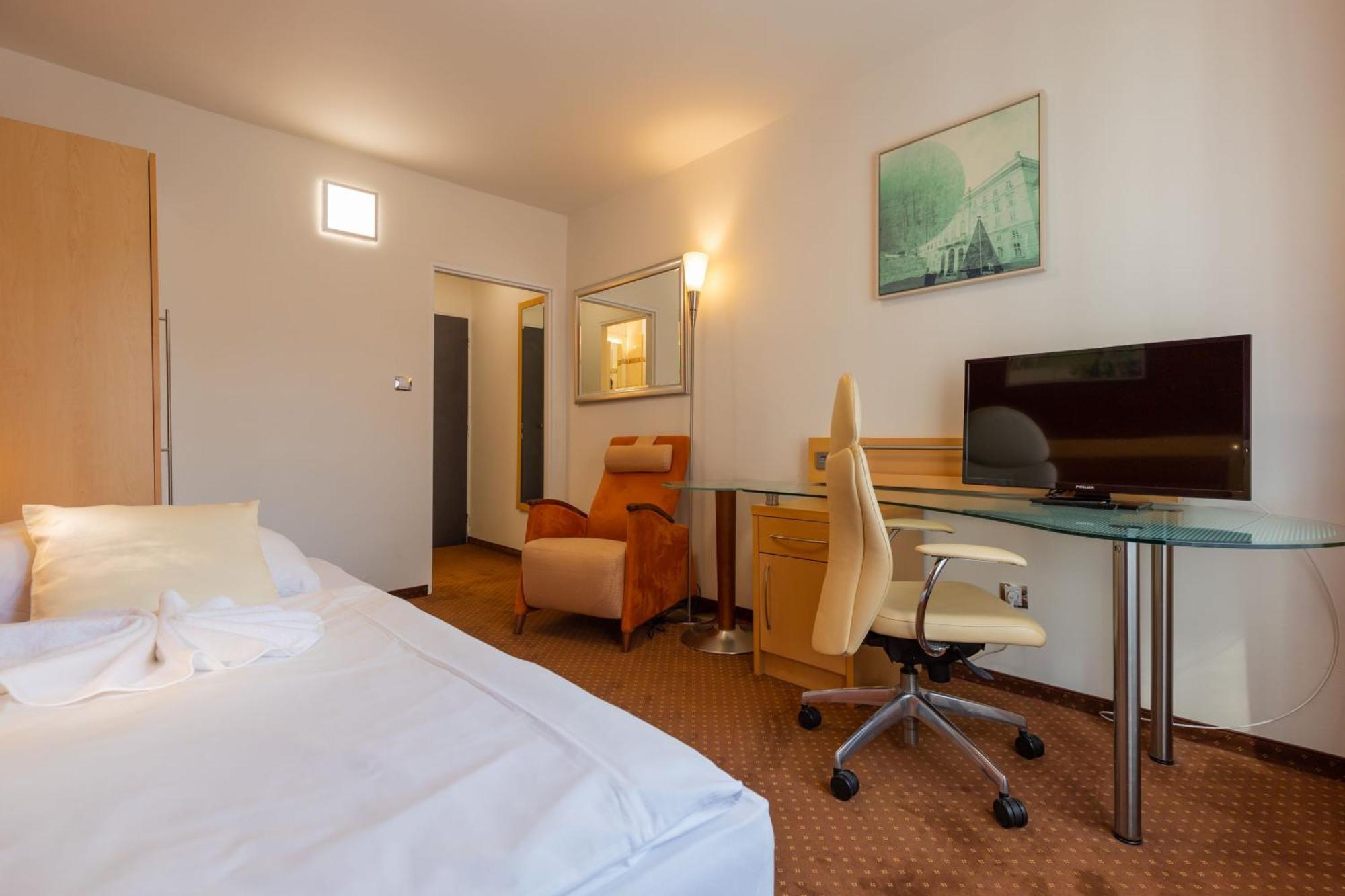 Active & Wellness Hotel Subterra Ostrov  Oda fotoğraf