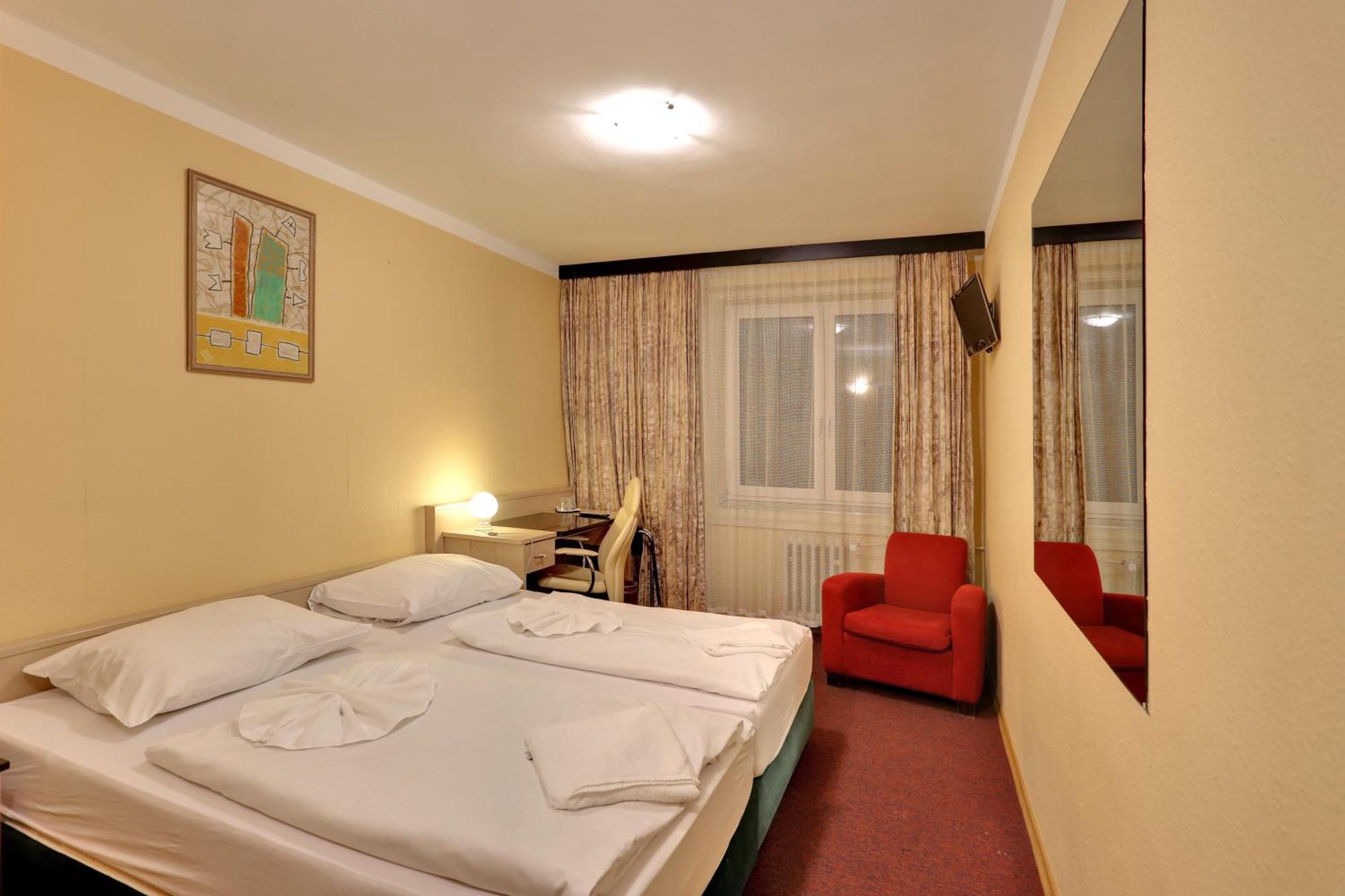 Active & Wellness Hotel Subterra Ostrov  Oda fotoğraf
