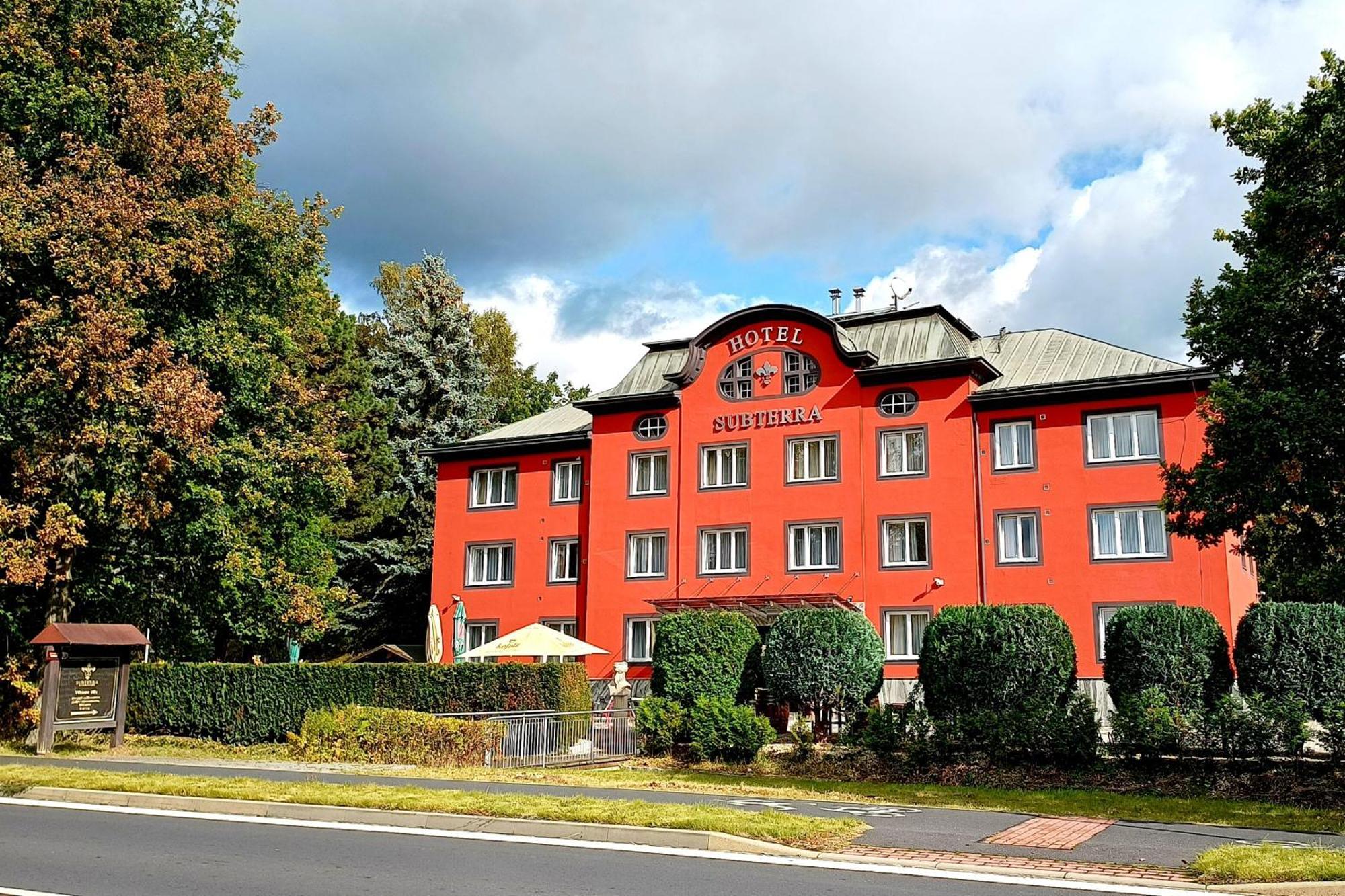 Active & Wellness Hotel Subterra Ostrov  Dış mekan fotoğraf