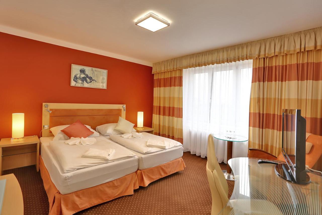 Active & Wellness Hotel Subterra Ostrov  Dış mekan fotoğraf
